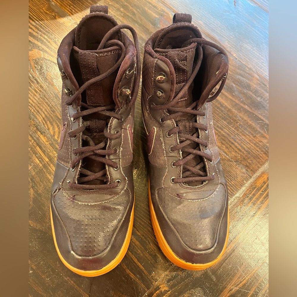 Nike Air Force 1 SE high tops